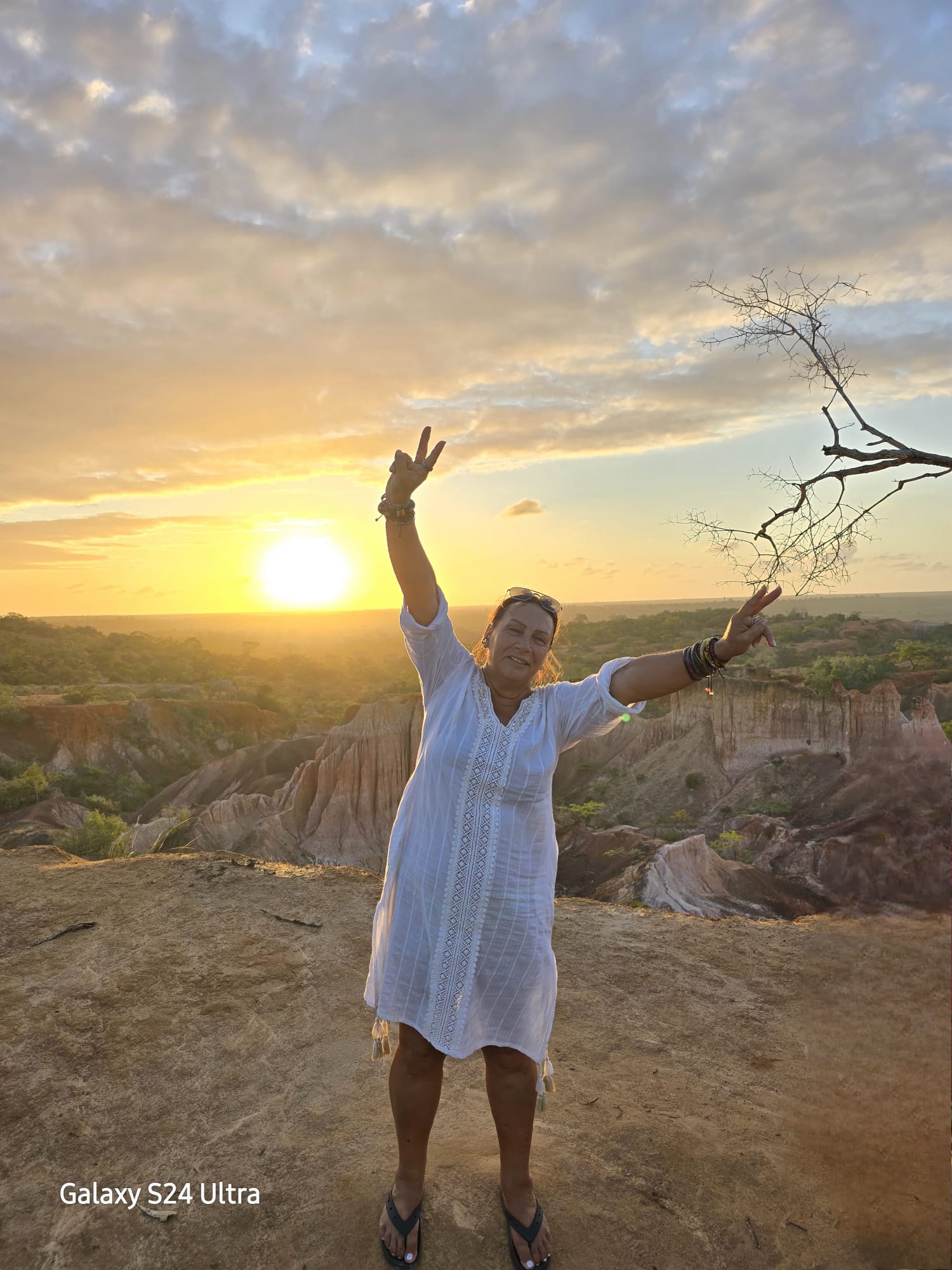 Anna al tramonto sui canyon di Marafa, Kenya